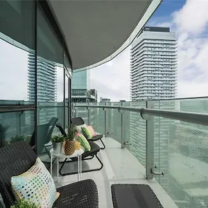 Apartment New Superior Lakeview Luxury 3-Bedroom Suite On 48 Floor, Toronto